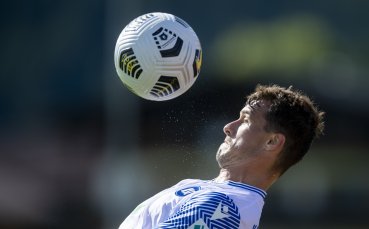 Любопитен кадър от футболен мач