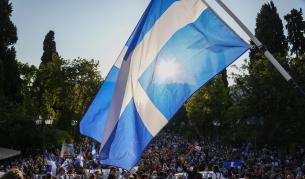 Хиляди на протест срещу задължителна ваксинация в Гърция