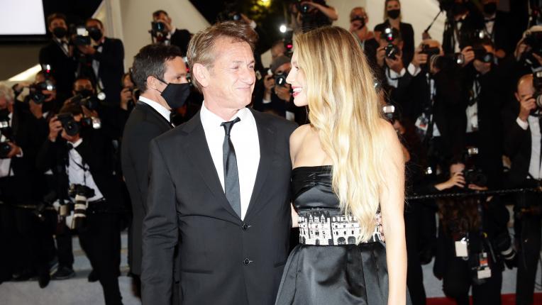  Шон Пен с двете си деца в Кан 