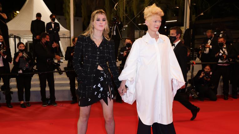  Майка и щерка на аления килим в Кан - Тилда Суинтън и Онър 