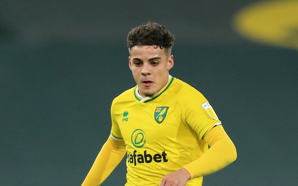 Испанският шампион Атлетико Мадрид следи защитника на Норич Сити Макс