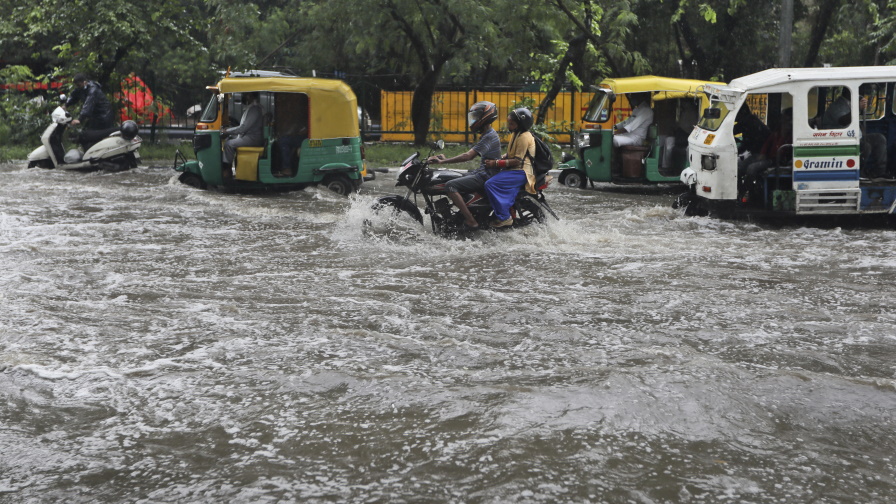 <p>Най-малко 35 души загинаха в Индия след проливни дъждове</p>