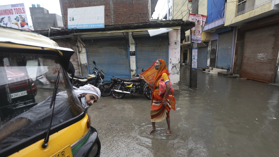 Проливни дъждове в Индия, жертви и ранени