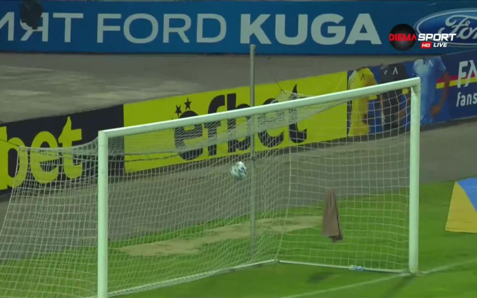 С гол на Марин Петков в 17-ата минута Левски поведе