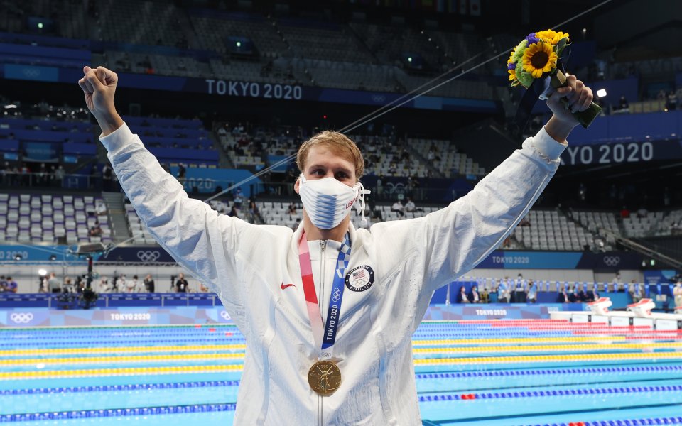 Плувецът Чейс Калис донесе първо злато за САЩ от Олимпийските