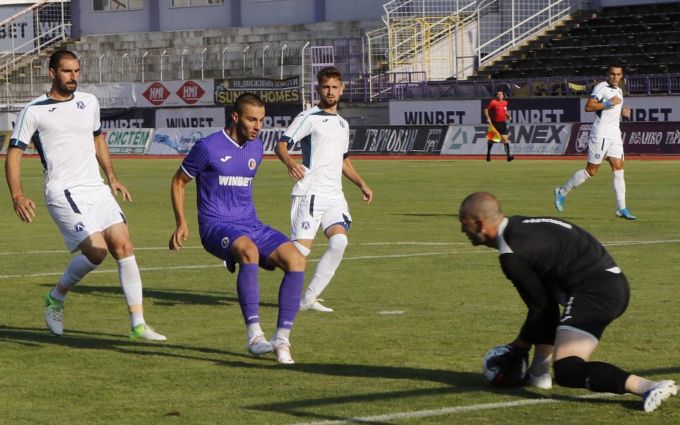 Левски Лом най-вероятно ще е първият отбор, който се отказва