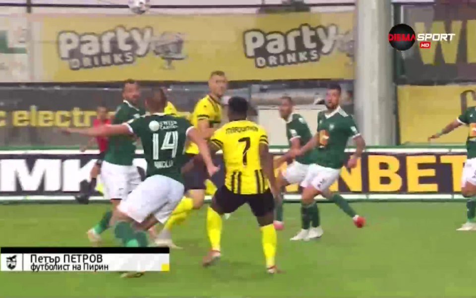 Вратарят на Пирин Петър Петров спаси опасен удар с глава