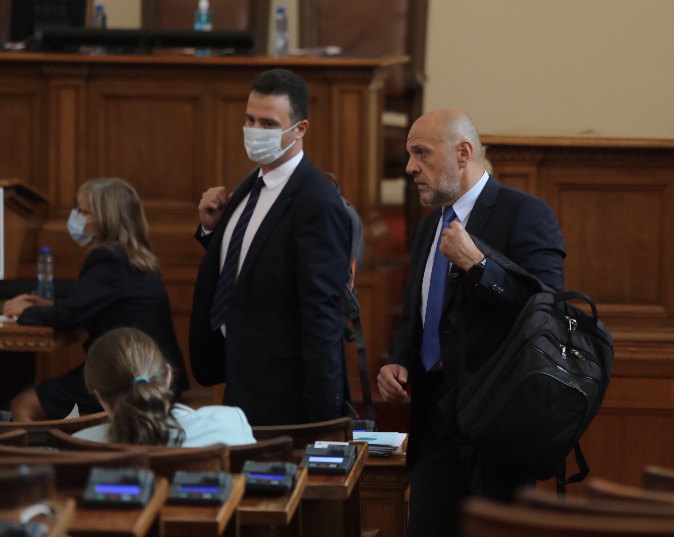 <p>Депутатите в парламента изслушват служебния министър на вътрешните работи Бойко Рашков</p>