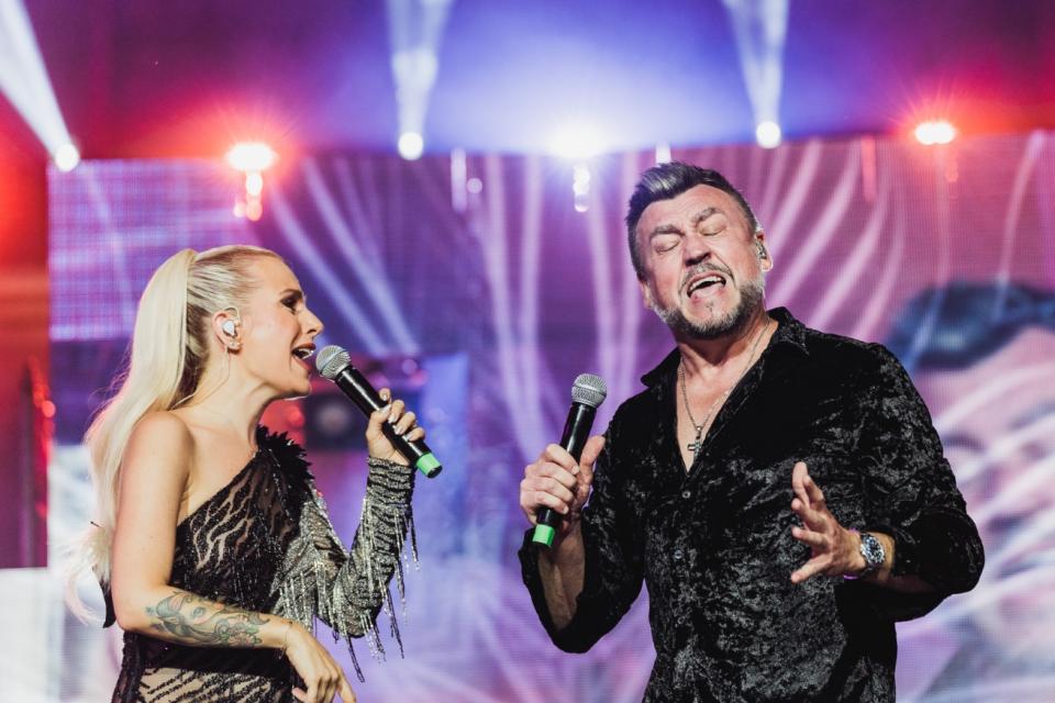  Поли Генова 