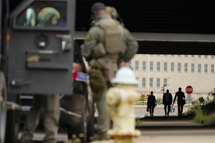 Затвориха Пентагона заради стрелба в метростанция