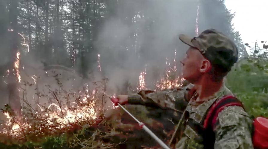 Пожари бушуват в Сибир