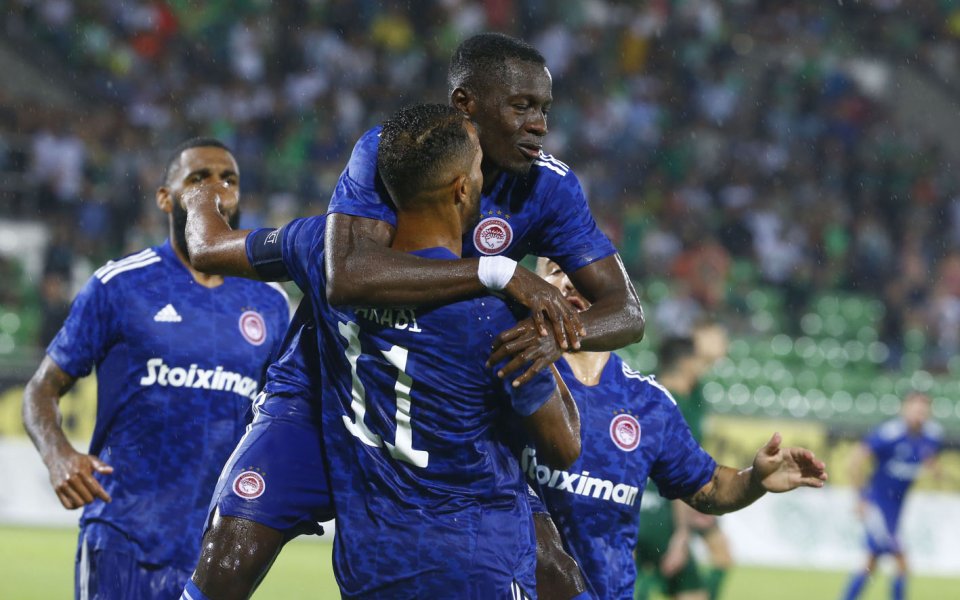 Собственикът на Олимпиакос Евангелос Маринакис пристигна на базата на клуба