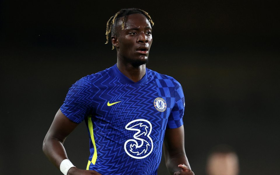 Челси прецака здраво Арсенал, след като прие офертата на Рома