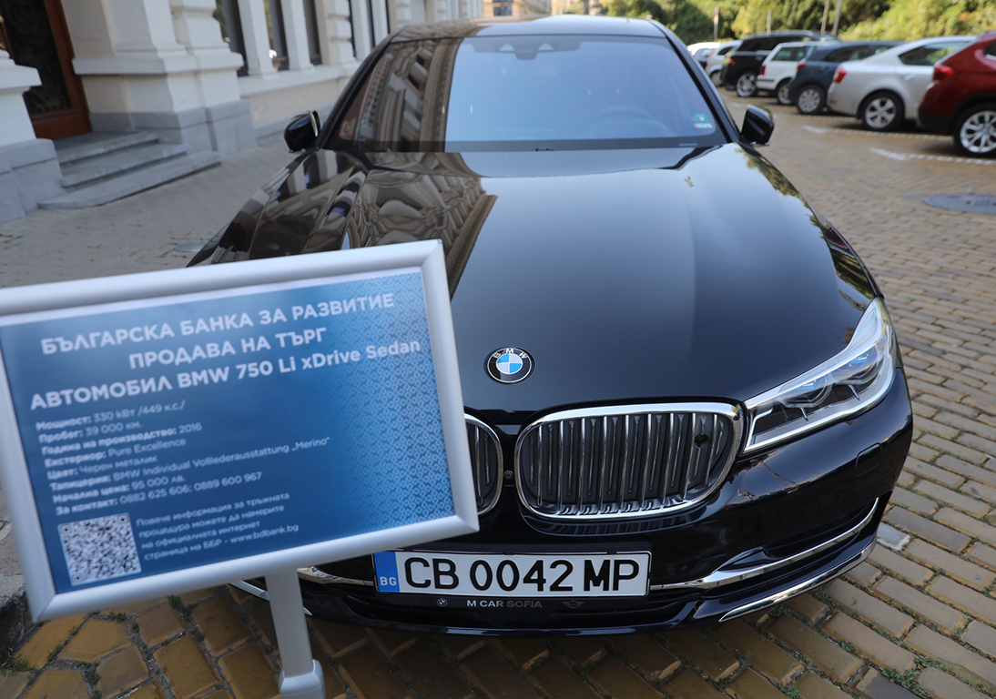 <p>ББР продава луксозното BMW 750 на бившия си директор Стоян Мавродиев</p>