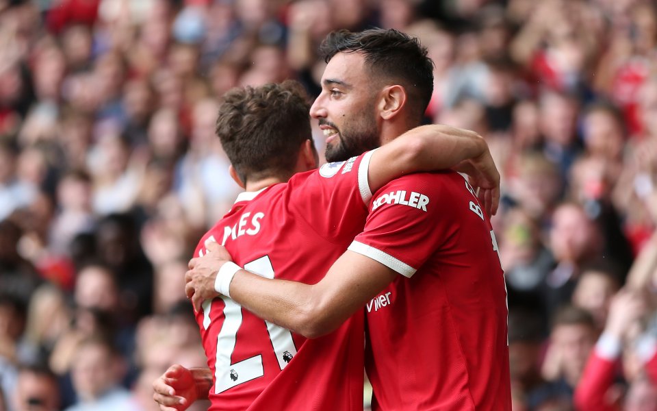 Отборите на Манчестър Юнайтед и Лийдс Юнайтед играят при