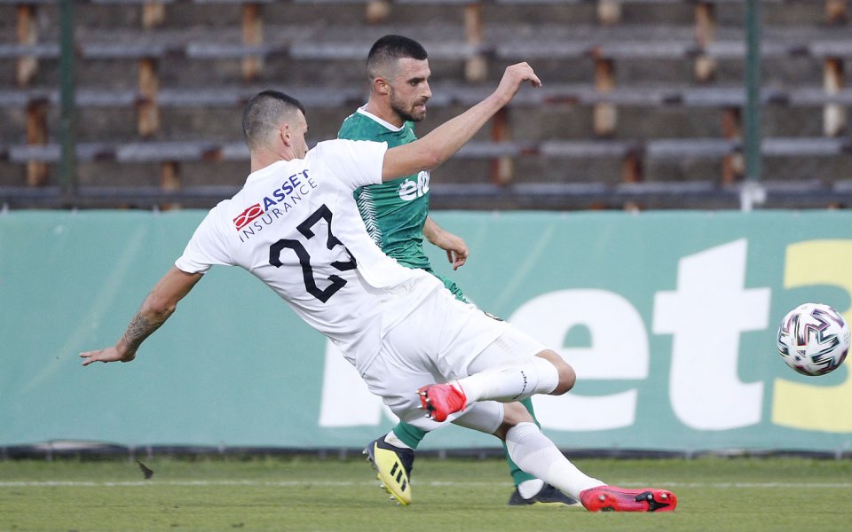 Отборите на Берое и Славия играят при резултат 1:0 в