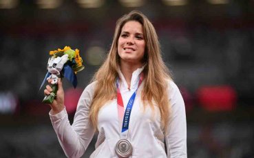 Сребърната медалистка в дисциплината хвърляне на копие от Олимпийските игри