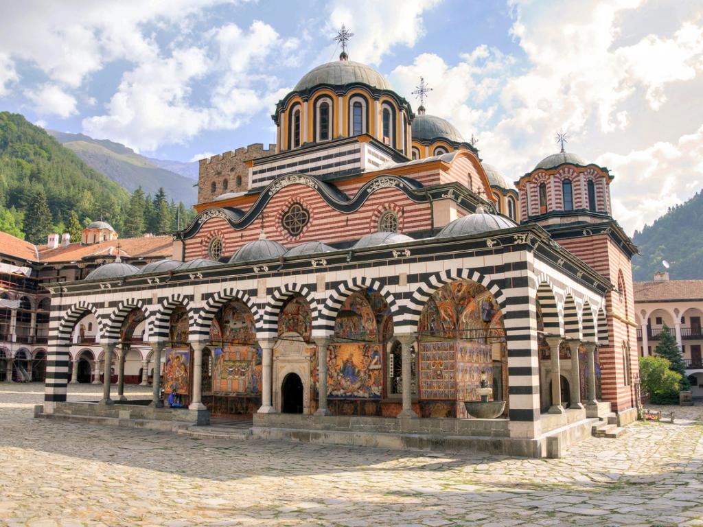 В България има стотици свещени места които имат интересна история