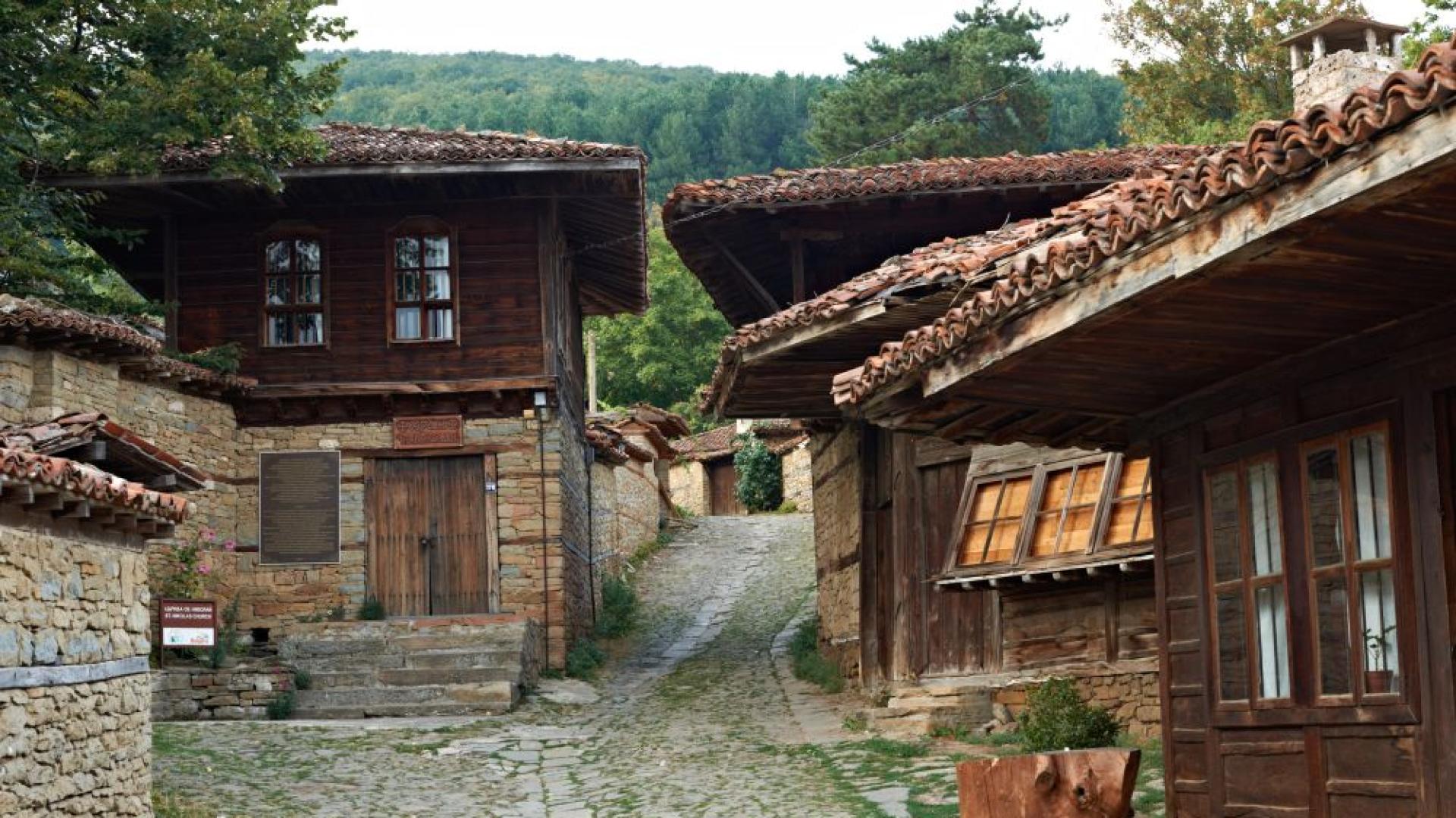 ВЖеравна започна Фестивалът на фолклорната носия И тази година се