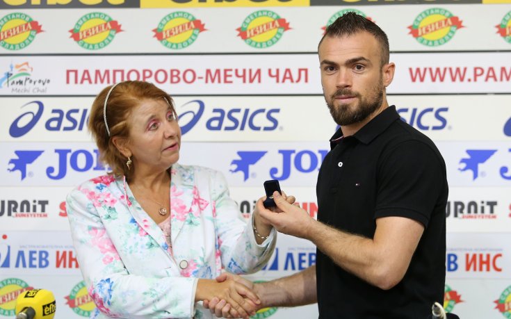 Илко Пиргов получи наградата си за Играч на месец юли
