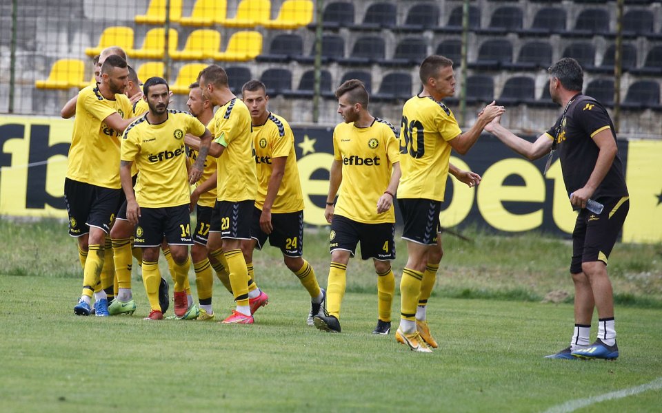 Срещу Черно море феновете на Миньор Перник очакват любимците им