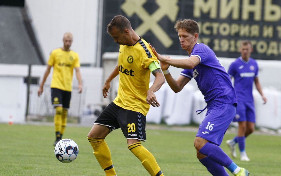 Отборите на Миньор и Струмска слава играят при резултат