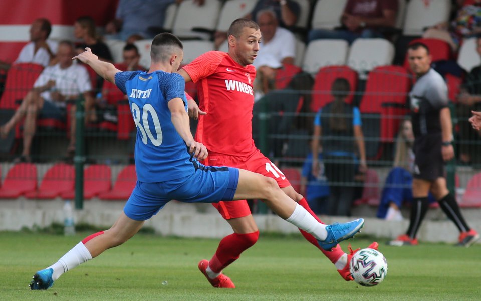 Отборите на Царско село и Арда играят при