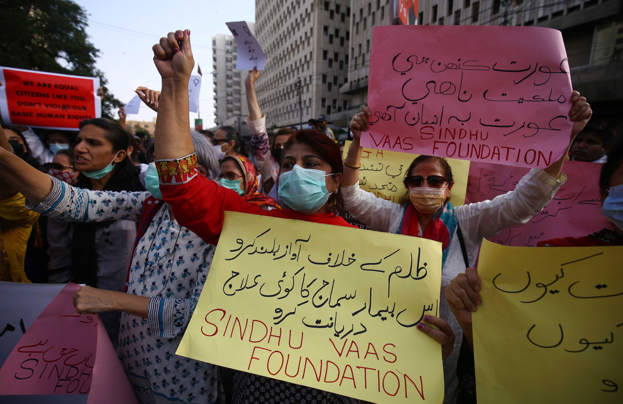 <p>Протестът срещу насилието над жени в Лахор, Пакистан</p>