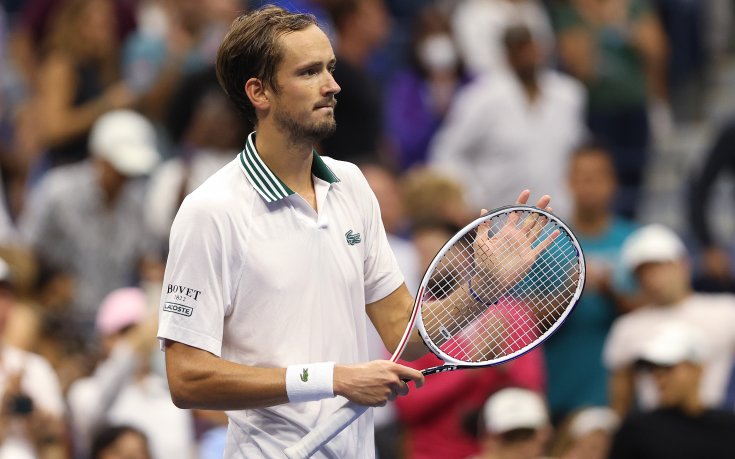 Медведев и Циципас продължават похода си на US Open
