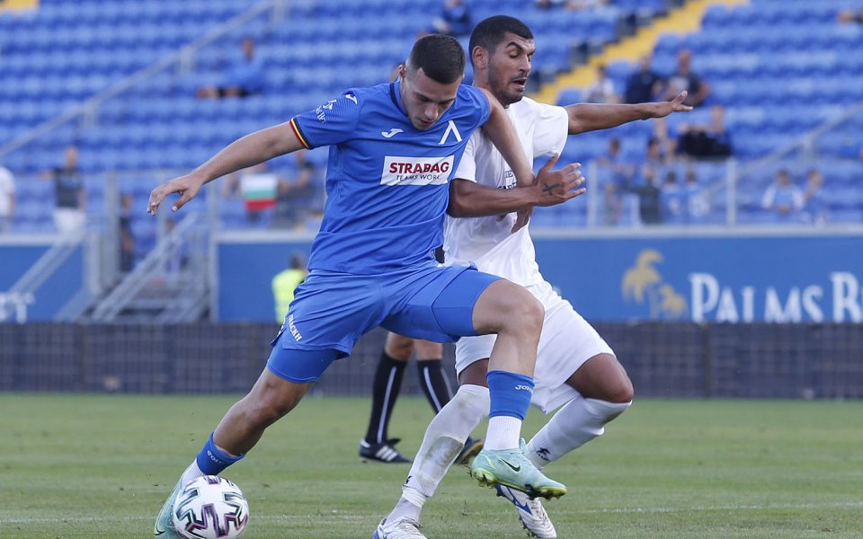 Левски и Спортист Своге играят при резултат 2:0 в контрола.