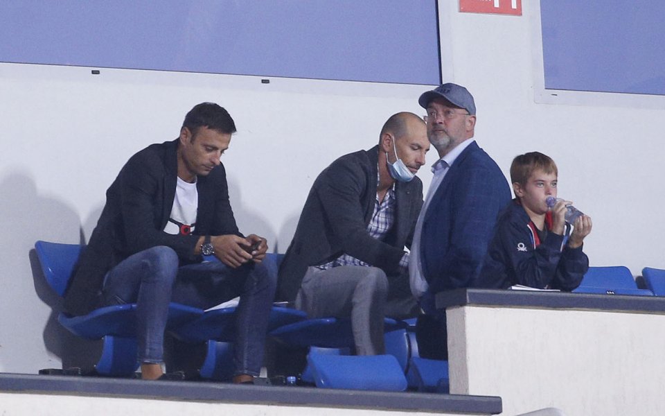 Кандидатът за президент на БФС Димитър Бербатов изгледа победата на