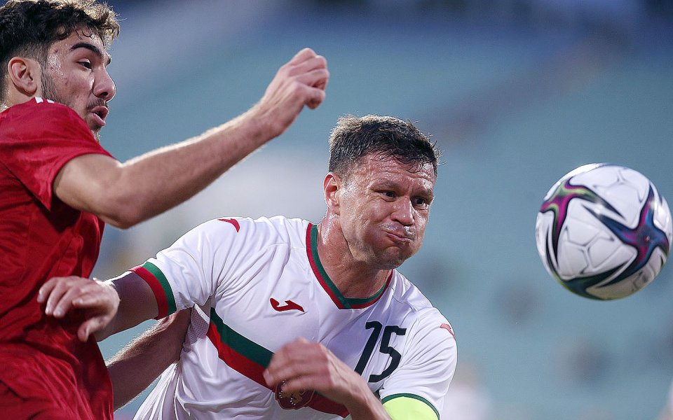 Българският национал Васил Божиков не игра за Слован Братислава в