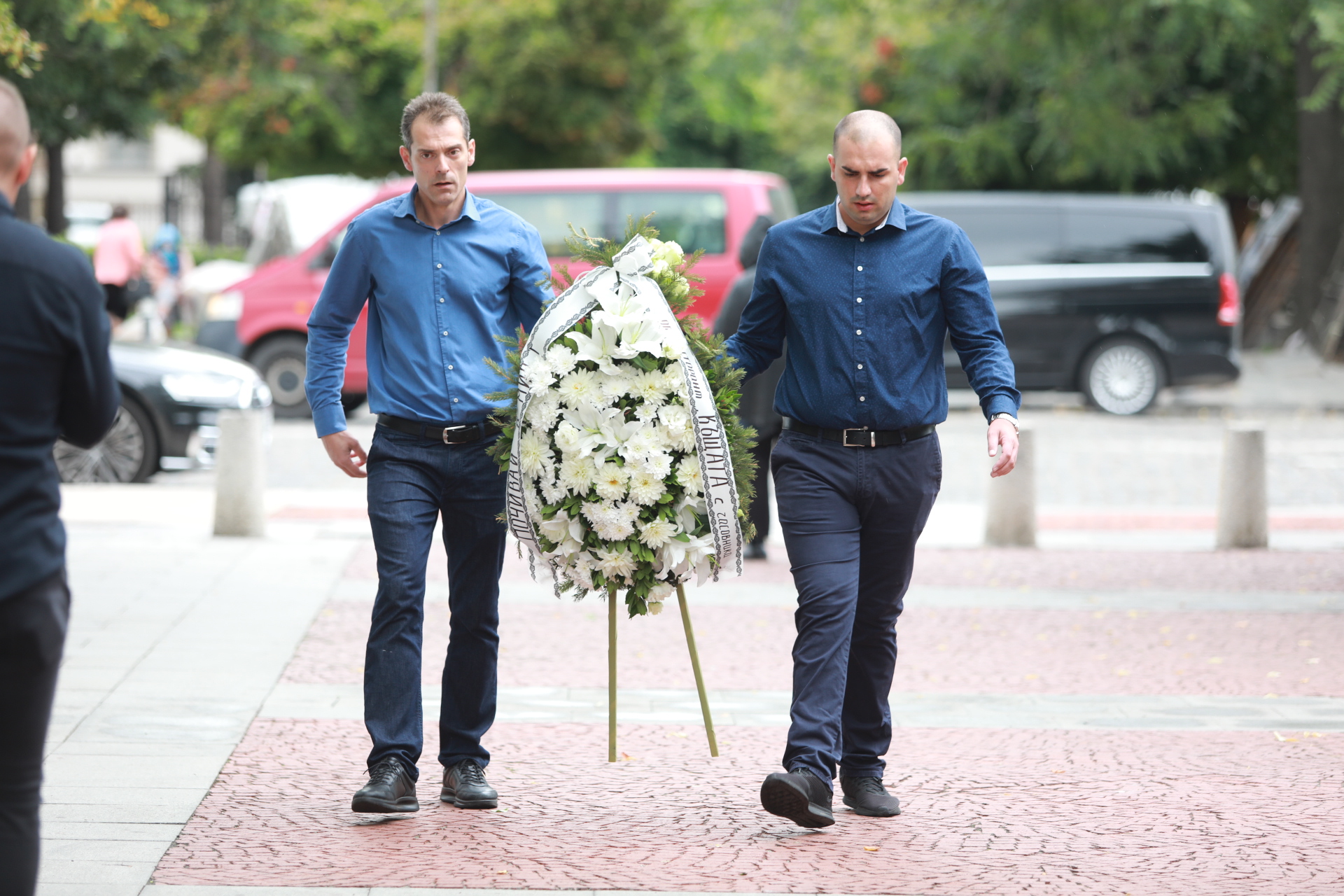 <p>Близки, политици и общественици се простиха с Борислав Дионисиев</p>