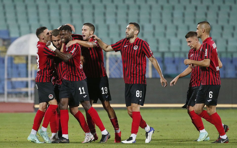 Локомотив София победи Пирин Благоевград с