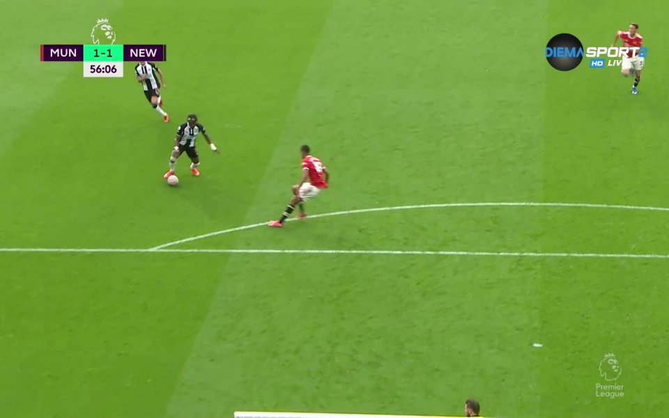 Десният бранител Хавиер Манкийо изравни (1:1) за Нюкасъл срещу Манчестър