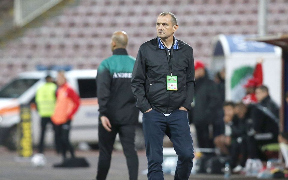 Треньорът на Славия Златомир Загорчич в навечерието на поредица решителни