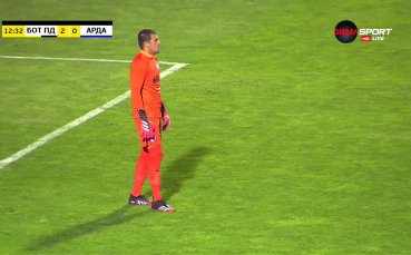 Антоан Бароан бележи красиво попадение след удар в напречната греда