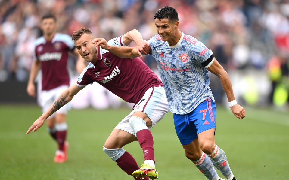 Отборите на Уест Хем и Манчестър Юнайтед играят при