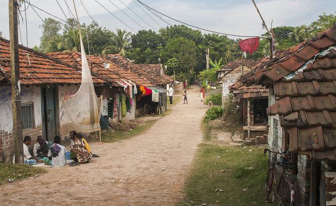 Заради опит за изнасилване: Осъдиха индиец да пере бельото на жените от селото си