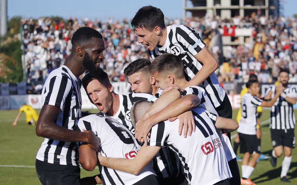 Днес в 15:00 часа Локомотив Пловдив приема Пирин Благоевград на