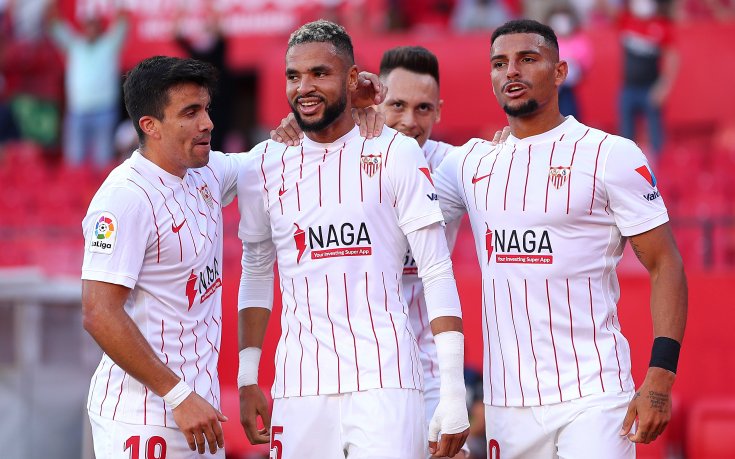 С десет човека Севиля се изкачи на втората позиция в Ла Лига