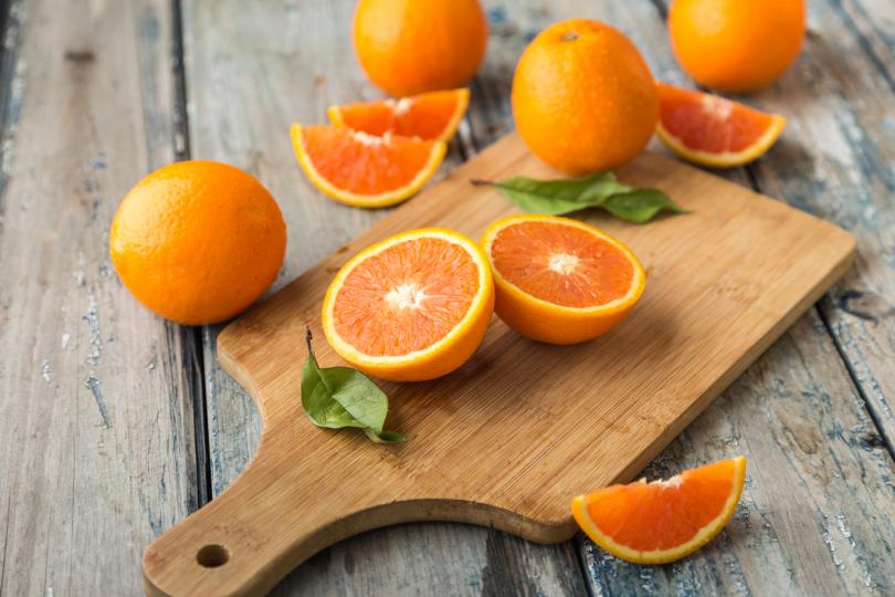 <p><strong>Портокалови семки</strong></p>

<p>Един от най-полезните плодове, чийто семки могат да повишат енергията в тялото ни.</p>

<p><strong>Как да използваме семките?</strong></p>

<p>Могат да се ядат в сурово състояние заедно с плода или да се добавят към ястия и напитки за повишаване на енергията.</p>