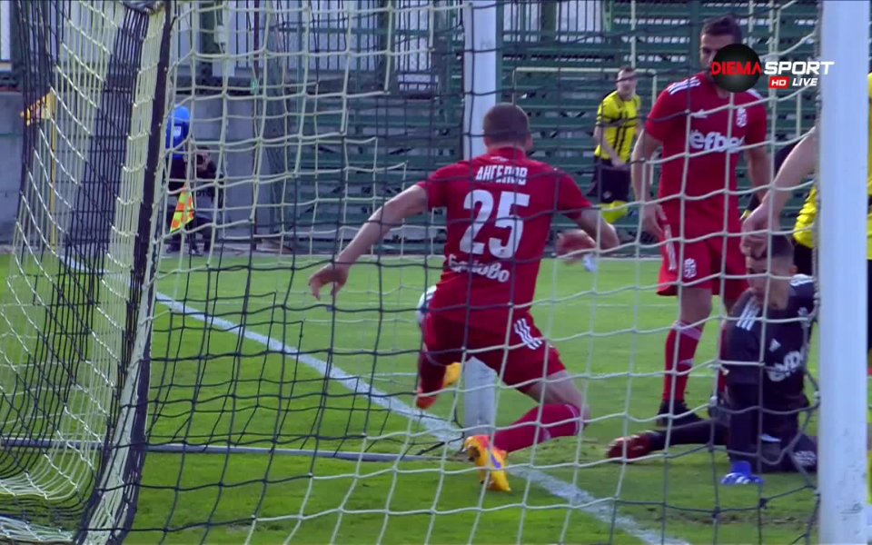 Ботев Пд води на ЦСКА 1948 с 2:0 след първото