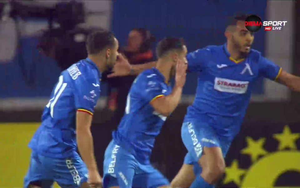 Левски води с 1:0 срещу Лудогорец в голямото дерби на