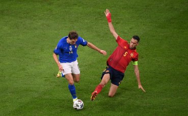 Италия и Испания играят при резултат 0 2 в първия полуфинал от