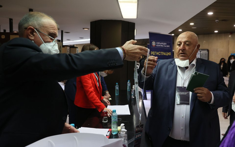 Президентът на Славия и член на Изпълкома Венцеслав Стефанов даде