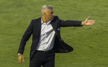 Бившият аржентински национал Ернан Креспо беше уволнен от треньорския пост в
