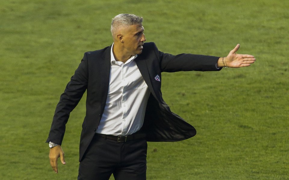 Бившият аржентински национал Ернан Креспо беше уволнен от треньорския пост