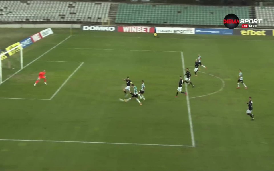 В 27-ата минута Черно море откри резултата. Макрилос сбърка в