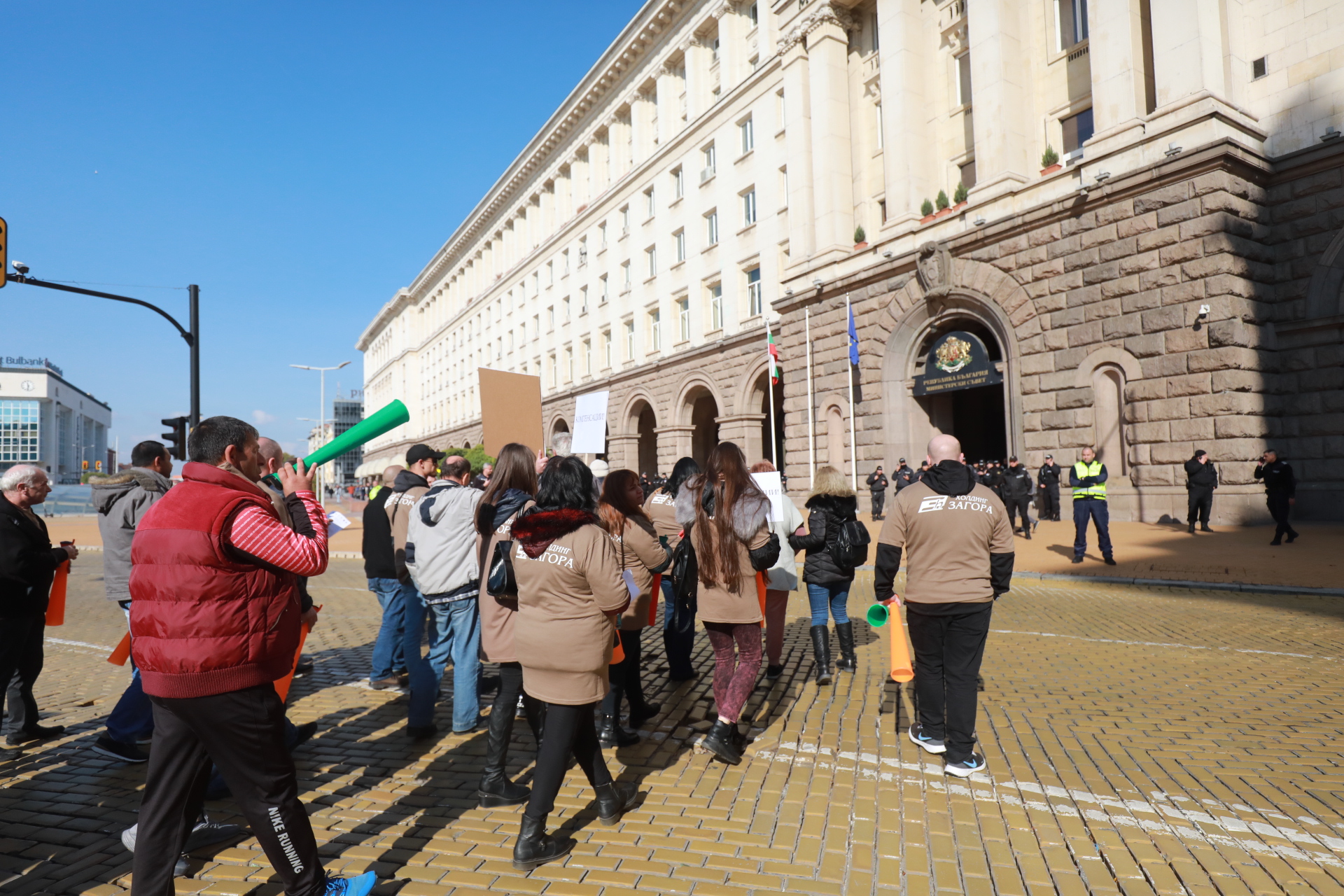 <p>Бизнесът и синдикатите излязоха на протест</p>